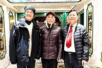 直上船台诗千行 面向江海放歌唱