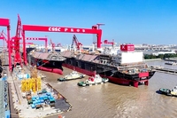 沪东华3艘17.4万方船同日出坞