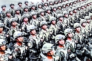 铁甲铮铮震九州 龙骧虎啸阅兵楼